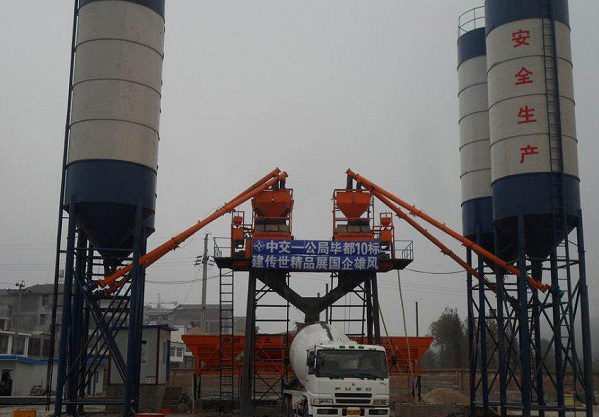 雲(yún)南連(lián)體75攪拌站現場