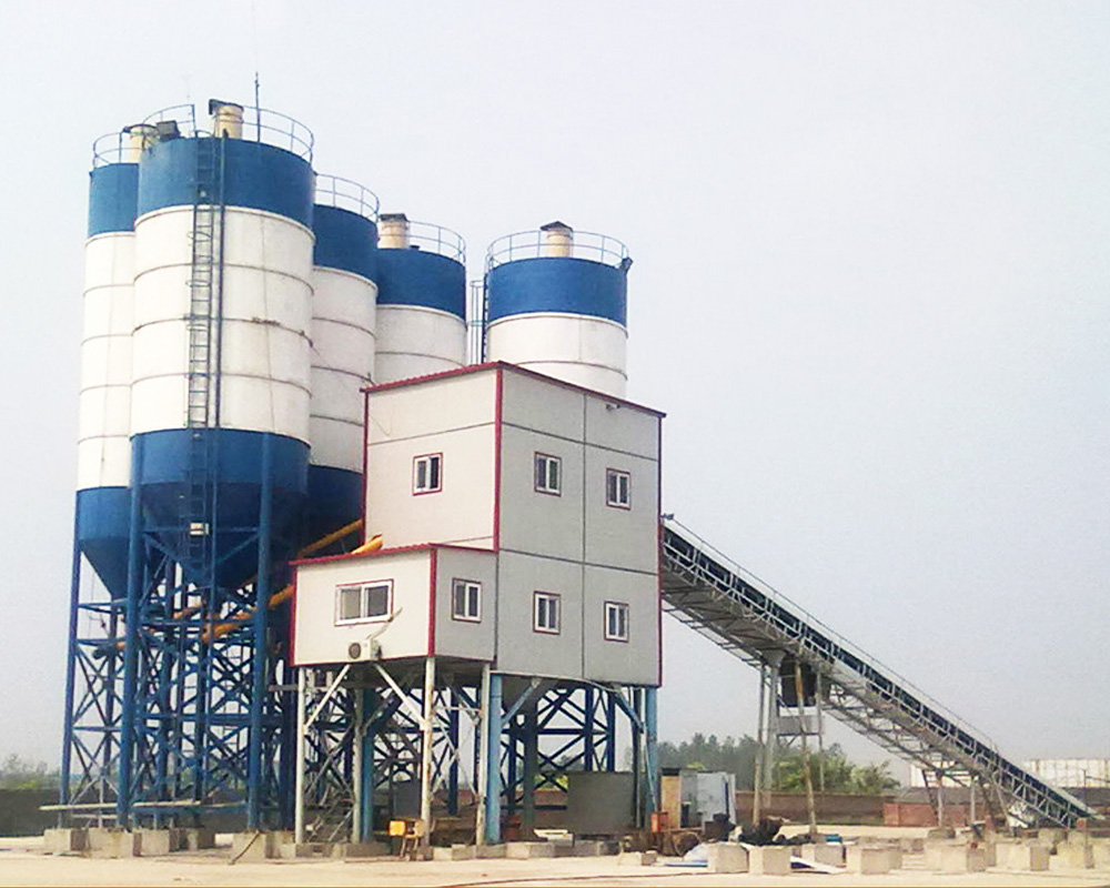 山西大同HZS180混凝土攪(jiǎo)拌站現場